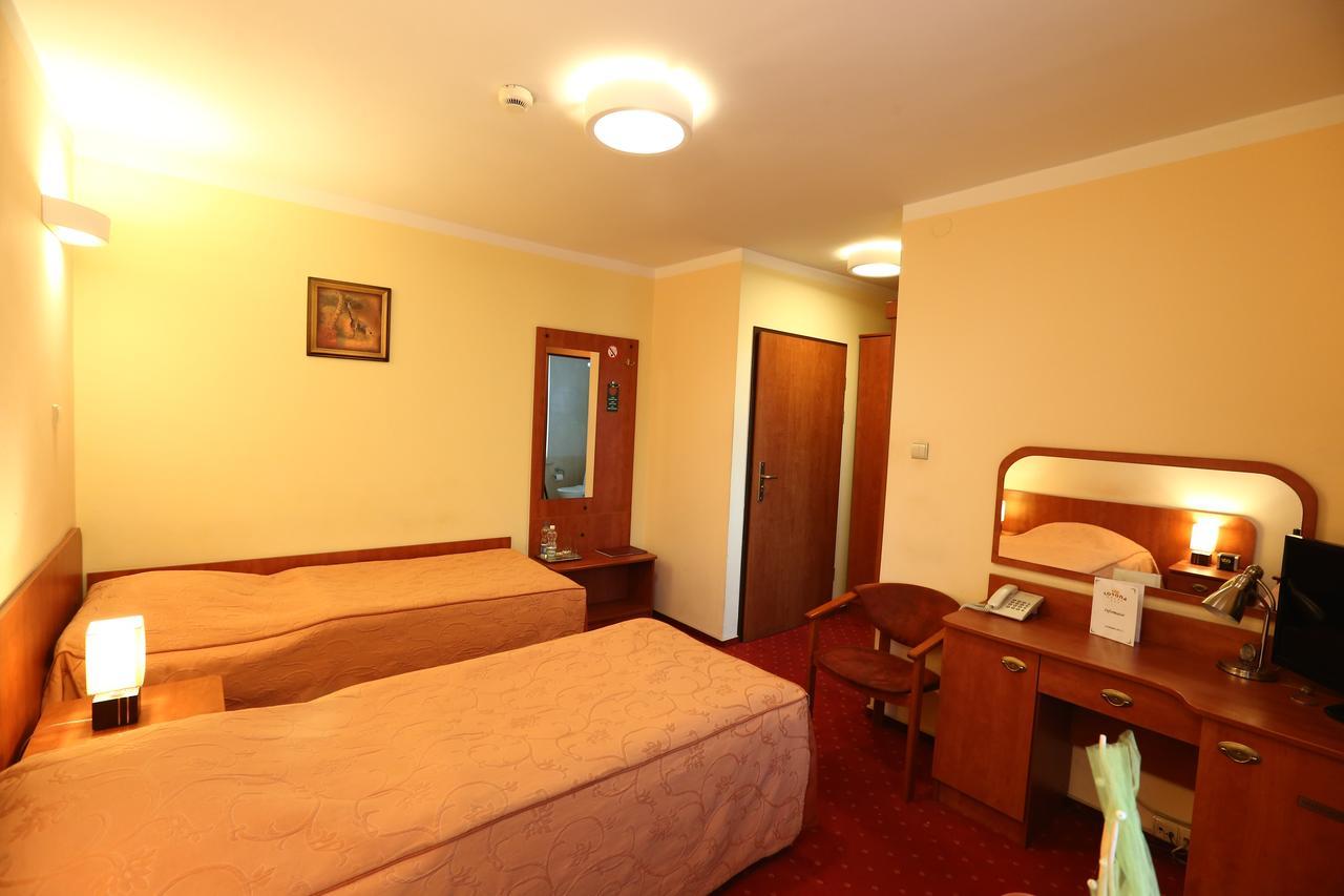 Hotel Korona Ciechanów Exteriör bild