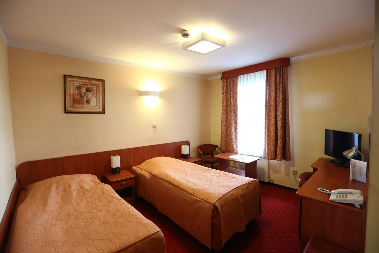 Hotel Korona Ciechanów Exteriör bild