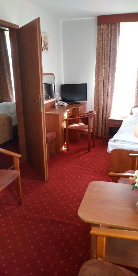 Hotel Korona Ciechanów Exteriör bild
